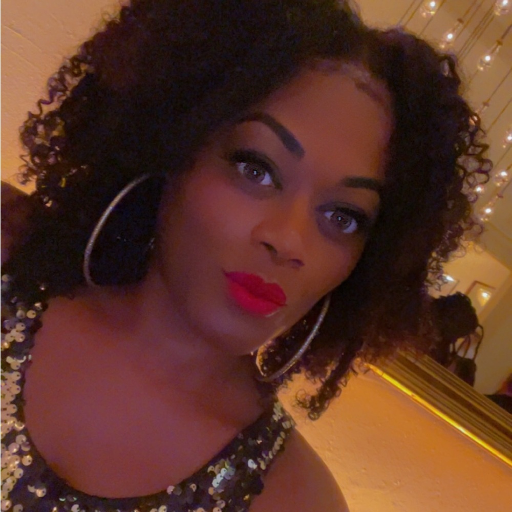 Meet your Posher, Thomisha